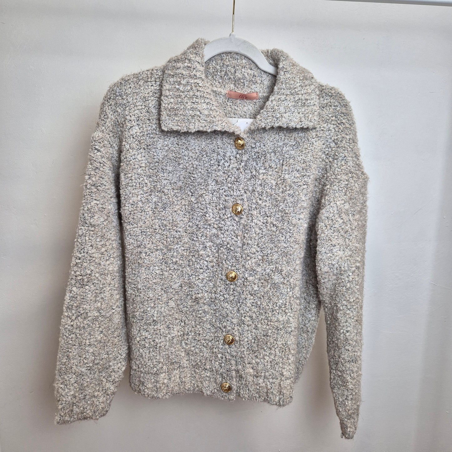 Bouclé Strickjacke "Goldie" mit Kragen