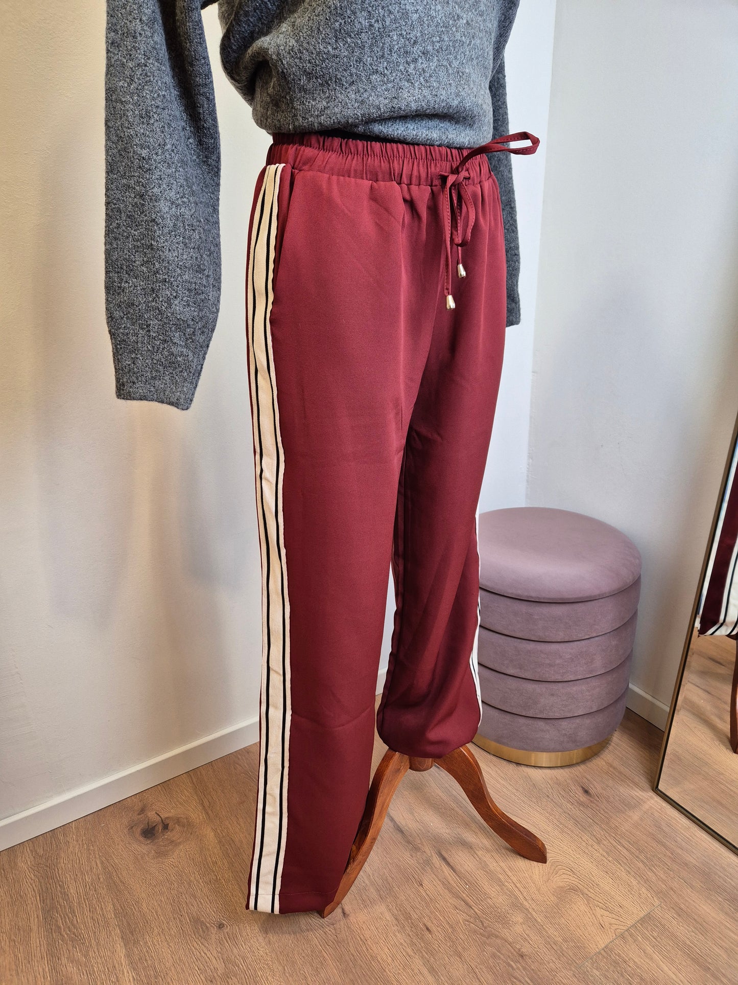 Jogger Hose mit Seitenstreifen- Bordeaux