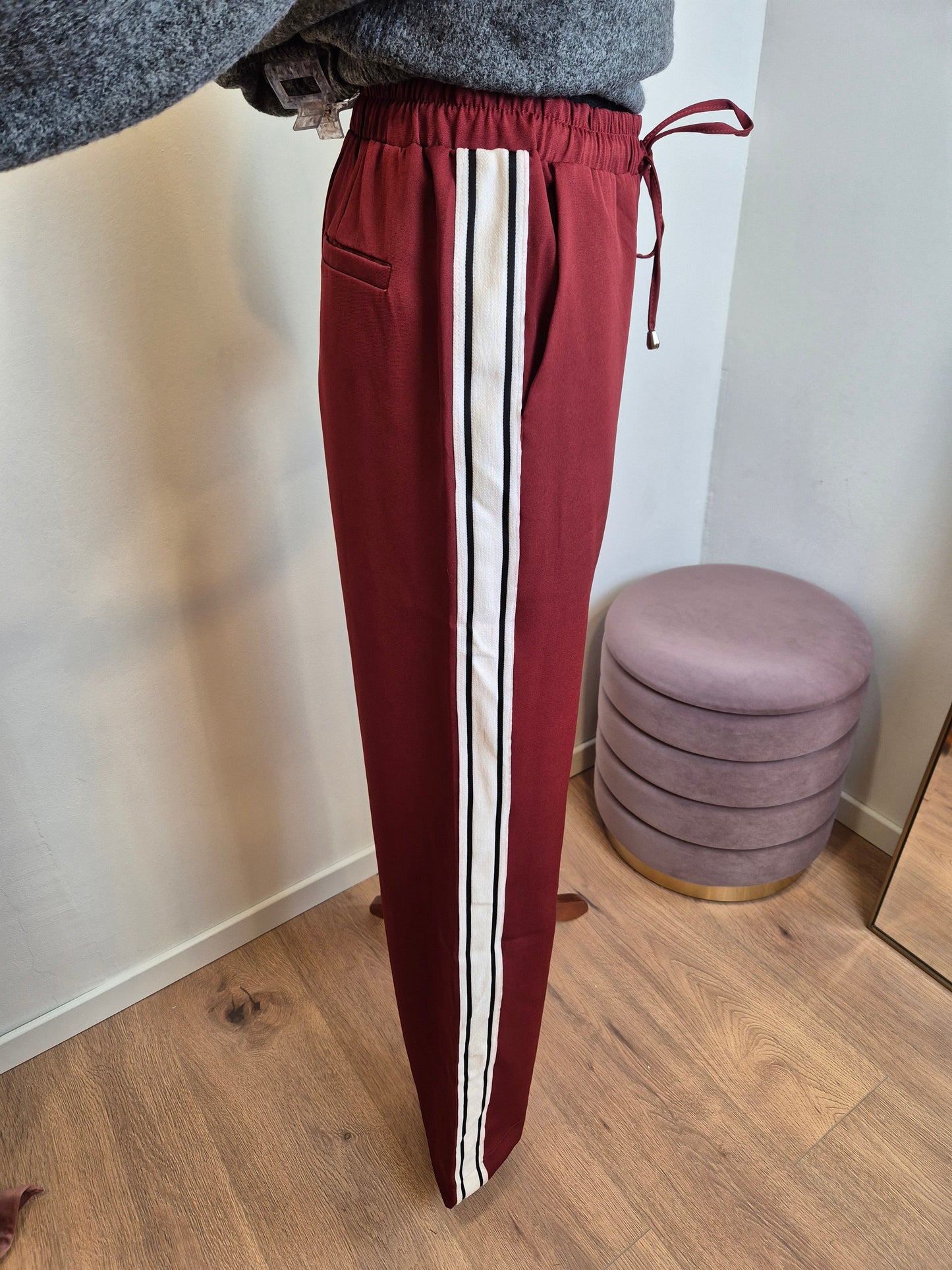 Jogger Hose mit Seitenstreifen- Bordeaux