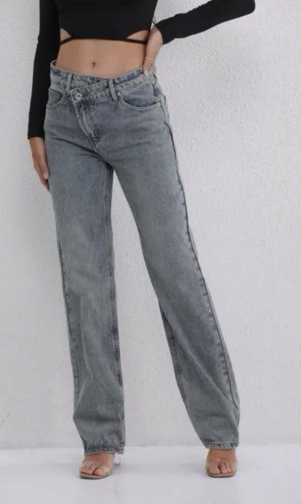 Jeans mit asymmetrischen Bund